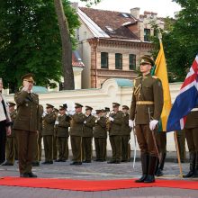 Lietuvos kariuomenės vadas su Islandijos atstove aptarė indėlį į NATO batalioną
