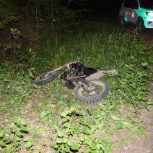 Tragedija Lazdijų rajone: rastas nuo kelio nulėkęs motociklas, šalia – negyvas motociklininkas