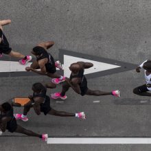 Naujos žmogaus galimybių ribos – bėgikas maratoną įveikė greičiau nei per 2 val.