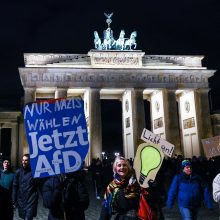 Šimtai tūkstančių žmonių Vokietijoje protestuoja prieš kraštutinius dešiniuosius 