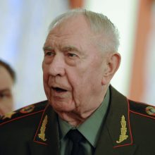 Mirė buvęs sovietų gynybos ministras D. Jazovas