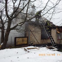 Pakaunės sodų bendrijoje sudegė namas: gaisras kilo šeimininkui išskubėjus į darbą 