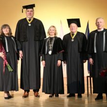 A. Saboniui ir V. Makūnui įteiktos Sporto universiteto garbės daktaro regalijos