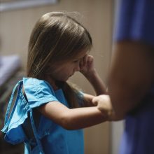 Ieško atsakymo: vaiko tempimas pas gydytoją – smurtas ar ne?