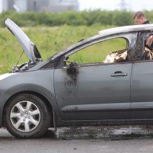 Tragedija: Kauno LEZ'e sudegė automobilis, jame – žmogaus kūnas