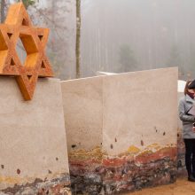 Vandžiogaloje atidarytas memorialas holokausto aukoms
