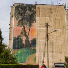Freska ant Kauno daugiabučio: lietuvišką peizažą nupiešė robotas