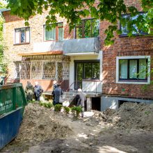 Dėl Kaune griūti pradėjusio namo tyrimą pradėjo statybos inspekcija