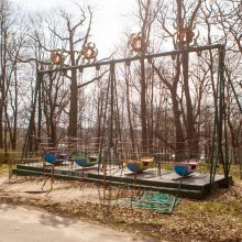 Veiksmas Vytauto parke – jau išmontuojamos senosios sūpynės