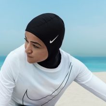 „Nike“ gamins specialius hidžabus sportininkėms musulmonėms