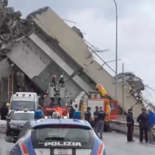 Italijoje sugriuvus greitkelio viadukui žuvo mažiausiai 30 žmonių