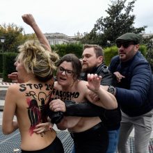 „Femen“ aktyvistės trikdė F. Franco gerbėjų eitynes Madride