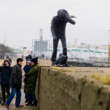 Laikas prie jūros: vieni grožėjosi, kiti – gaudė bangas