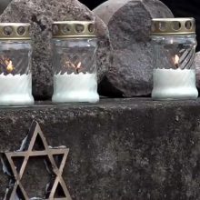 Žydus gelbėjusiems lietuviams siūloma prie paminklų įrengti atminimo ženklus