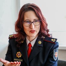 Vadovauja: B.Gedrimaitė-Miliuvienė – Lietuvoje kol kas vienintelė moteris, vadovaujanti ugniagesių gelbėtojų komandai.