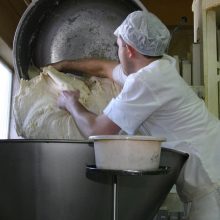 Šeimos valdomas duonos kepimo ir realizavimo verslas anksčiau buvo laikomas pavyzdiniu. Tačiau dabar verslininkai priversti gintis nuo itin nemalonių įtarimų.