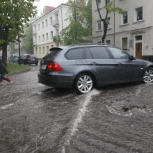 Mieste – nuolatinė potvynių grėsmė: klaipėdiečiai vėl skaičiuoja nuostolius