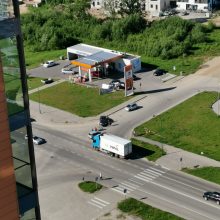 Prie prekybos centro BIG susidūrė du automobiliai