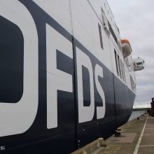 Įvaizdis: ant kelto „Victoria Seaways“ puikuojasi naujas DFDS logotipas.