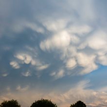 Lietuvoje be vasariškų liūčių ir perkūnijų užfiksuoti rečiau pastebimi debesys