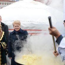 Prezidentė Vilniaus rotušėje atidarė tarptautinę Kalėdų labdaros mugę