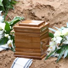 Palaiko siūlymą laidoti kremuotus palaikus neveikiančiose kapinėse