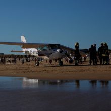 Portugalijoje avariniu būdu paplūdimyje tūpdamas lėktuvėlis užmušė du poilsiautojus