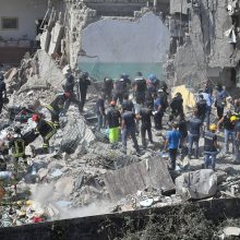 Pietų Italijoje sugriuvo penkiaaukštis, gali būti aukų