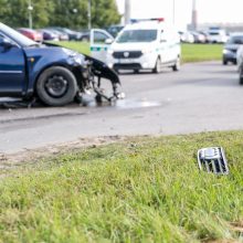 Per avariją Taikos prospekte automobilis nuvirto ant šono, yra sužeistųjų