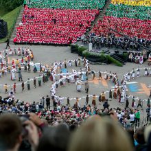 Ąžuolyne aidi Dainų šventės dainos