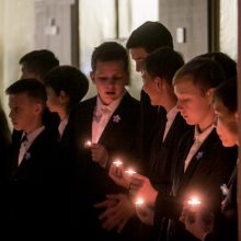 Kauno mokyklose – atminimo žvakelės ir dainos Sausio 13-ajai paminėti