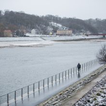 Žiema dar nenori trauktis: pavasarišką saulę Kaune pakeitė sniegas