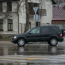 Žiema dar nenori trauktis: pavasarišką saulę Kaune pakeitė sniegas