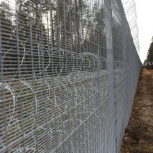 Vyriausybė: pasienyje su Baltarusija sumontuoti pirmieji tvoros segmentai