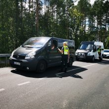 Kauno rajone vienas po kito prie pareigūnų privažiavo beteisiai vairuotojai