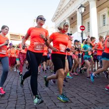 Vilniaus senamiesčio gatves šeštadienį užtvindė bėgančios moterys