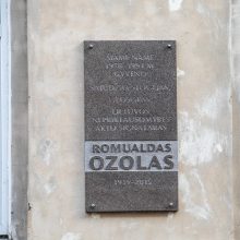 Sostinėje atidengta atminimo lenta signatarui R. Ozolui