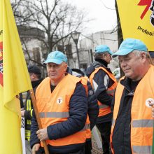 Savivaldybių ugniagesiai reikalauja išmokėti algas ir gerinti darbo sąlygas