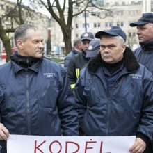 Savivaldybių ugniagesiai reikalauja išmokėti algas ir gerinti darbo sąlygas