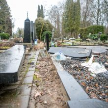 Tokio įžūlumo Seniavos kapinės dar nematė: policija prašo pagalbos