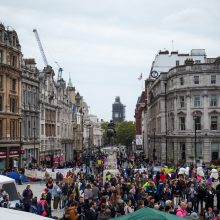Londone per protestus sulaikyta daugiau nei 300 klimato aktyvistų