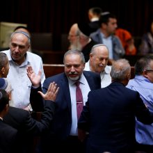 Izraelio kraštutinių dešiniųjų eksministras grįžta į vyriausybę