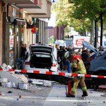 Berlyne automobiliui įsirėžus į kavinės lankytojus sužeisti penki žmonės