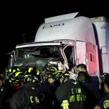 Meksikoje sunkvežimiui įsirėžus į automobilius žuvo devyni žmonės