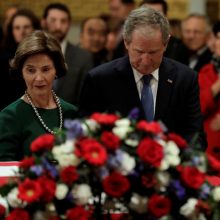 JAV atsisveikina su Dž. H. W. Bušu