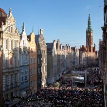 Sukrėsta Lenkija atsisveikina su nužudytu Gdansko meru