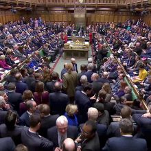 D. Britanijos parlamentas antrąkart triuškinamai nepritarė „Brexit“ susitarimui 