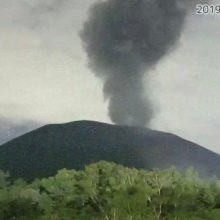 Šalia Tokijo išsiveržė Asamos ugnikalnis