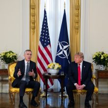 NATO viršūnių susitikimą D. Trumpas pradeda kritika Prancūzijai ir „skolininkėms“
