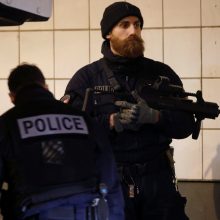 Paryžiuje nušautas vyras, grasinęs policininkams peiliu